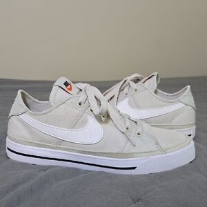 Nike Legacy Court Size 7